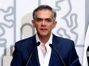 Reforma política del DF, un paso sustancial gracias al consenso: Mancera