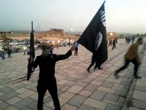 ISIS aísla la ciudad de Mosul, su último bastión en Irak, ante ofensiva inminente