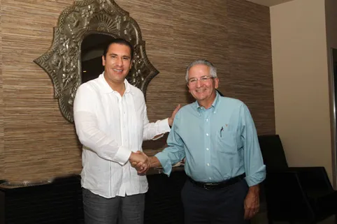 Se reúnen RMV y ex presidente de Honduras