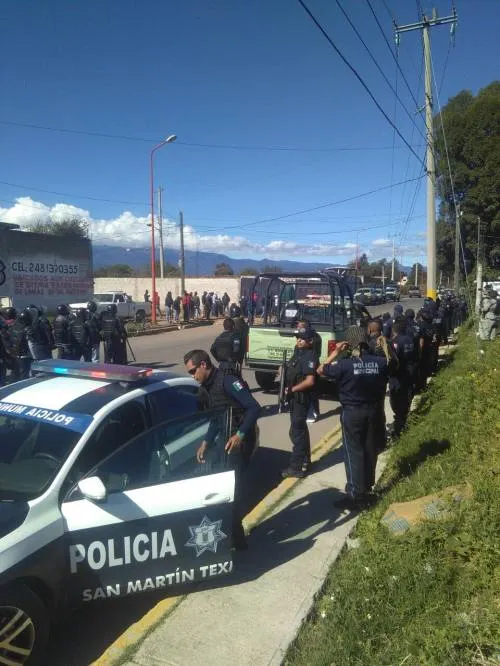 Huachicoleros toman de rehenes a trabajadores de Pemex y Siedo para evitar cateo en La Purísima