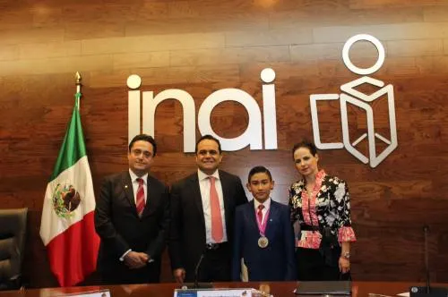 Participa poblano en el pleno niñas y niños del INAI