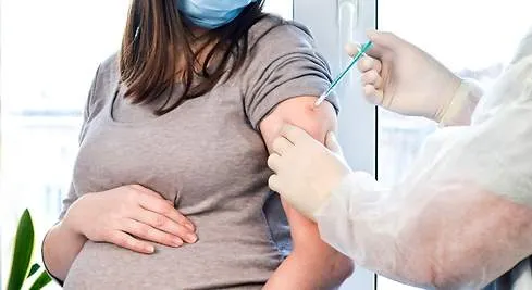 Mujeres embarazadas, incluidas en siguiente etapa de vacunación COVID-19