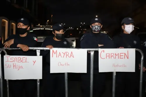 Red Plural de Mujeres realiza pase de lista de mujeres víctimas de feminicidio en Puebla