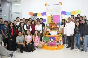 La rectora de la BUAP visita el corredor de ofrendas en CU2