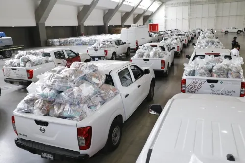 Llegan paquetes alimentarios a 36 colonias populares de la capital y al municipio de Acajete