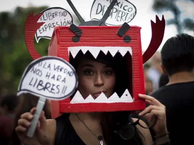 Movimiento #Yosoy132 entra en crisis; surgen polémicos videos