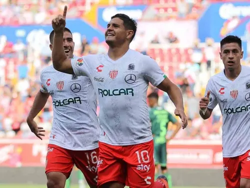 Necaxa golea y le quita el invicto a Santos