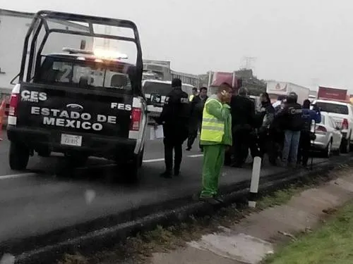Accidente en Circuito Exterior Mexiquense deja seis muertos