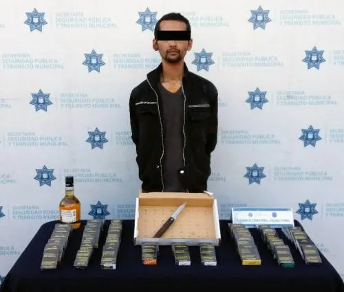 Detiene Policía Municipal a hombre por robo a tienda Oxxo