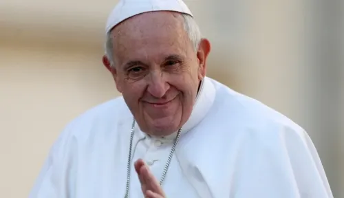 Papa Francisco dona 500,000 dólares para migrantes varados en México