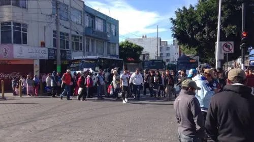 VIDEO: Padres de familia de la primaria Héroes de Reforma cerraron la 11 Sur