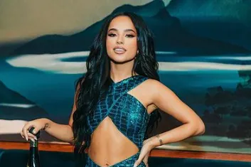 Becky G recibe anillo de compromiso tras 6 años de relación
