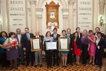 Ayuntamiento entrega Premio al Mérito Civil a personajes sobresalientes