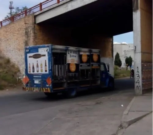 Roban camión de cervezas en Xalmimilulco
