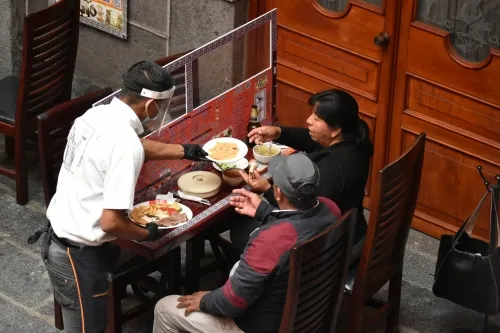 Restauranteros podrán ampliar el horario de venta de alimentos el 15 septiembre.
