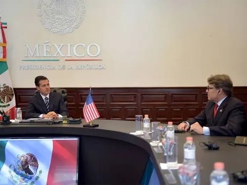 Peña Nieto se reúne con Rick Perry en Los Pinos