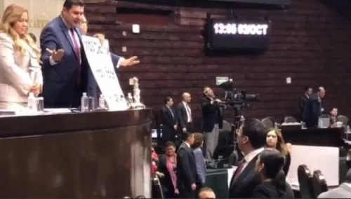 Alejandro Armenta reta a golpes al presidente de la Cámara de Diputados
