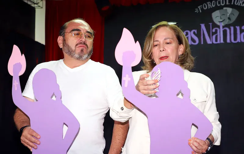 siluetas-rosas-paulina-camargo