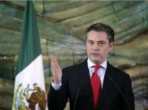 Primeras destituciones de maestros, a fines de junio: Nuño