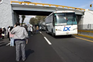 Organizaciones protestan y cierran vías por tercer informe de RMV
