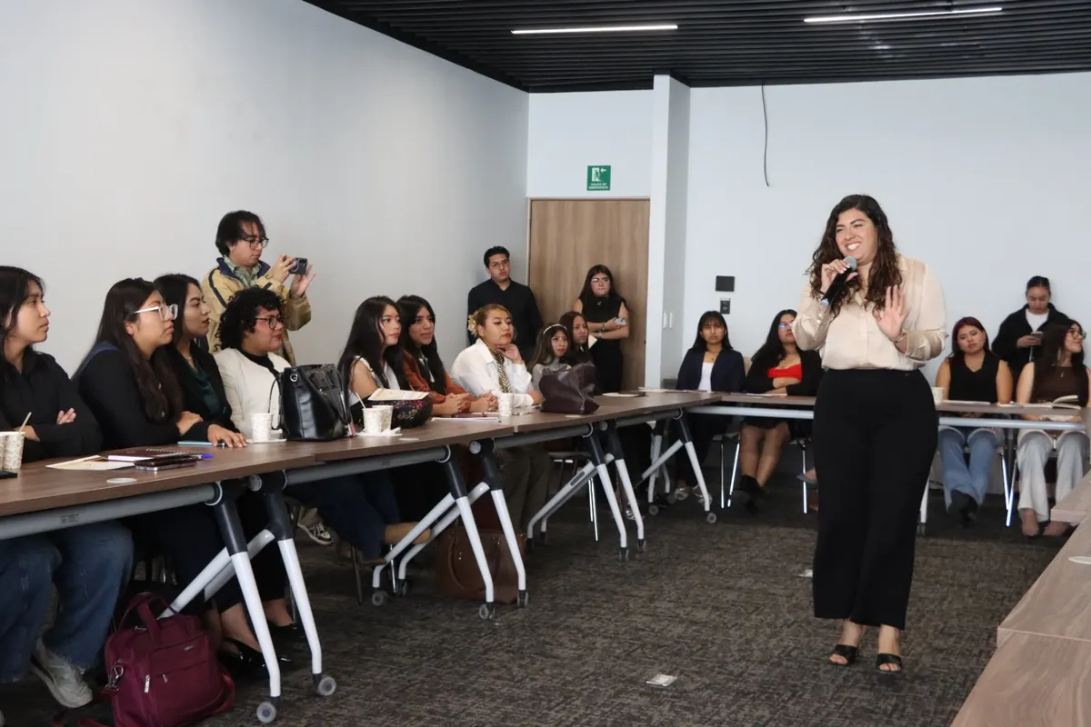 Impulsa diputada Xel Arianna Hernández Parlamento Juvenil de Mujeres Universitarias