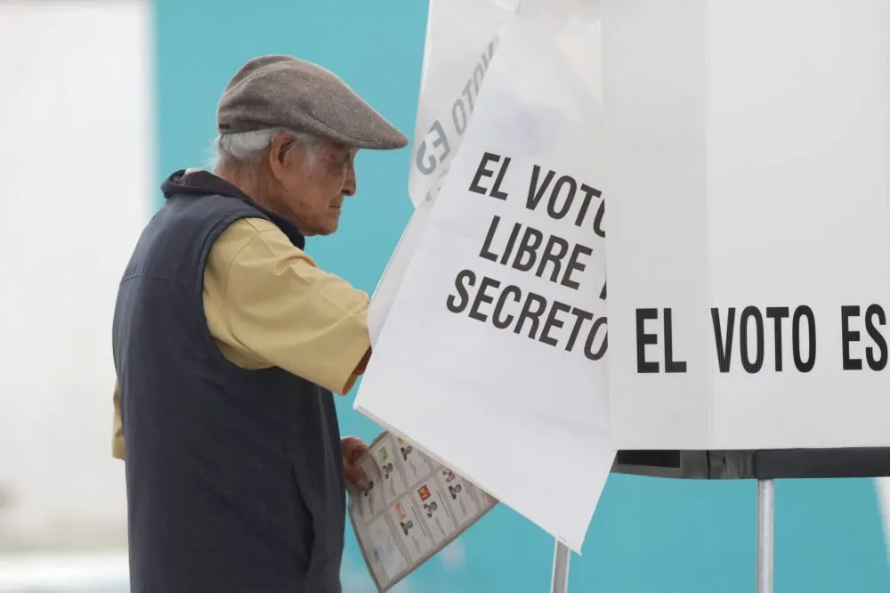 Supervisan IEE e INE Puebla que casillas electorales cumplan con espacio para mantener sana distancia
