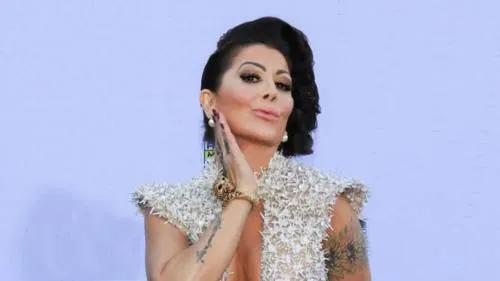 Alejandra Guzmán sobrepasó el límite, ¡su rostro ya es irreconocible!