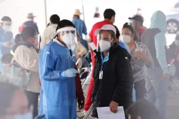 Convocan universidades privadas de Puebla a voluntarios para vacunación anti-Covid