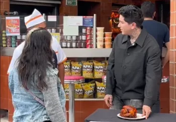 Influencer le roba la clientela a una pollería por vender pollos cerca de su puesto