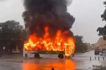 Manifestación de normalistas de Teteles se sale de control; queman unidad de RUTA en bulevar 5 de Mayo