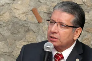 Critica Doger obstáculos impuestos para candidaturas independientes