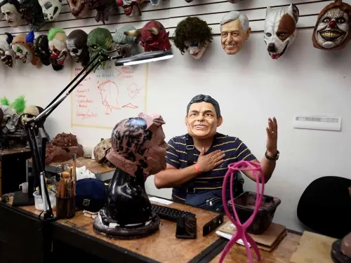 Máscara de José José, “El Triste”, una opción en Halloween
