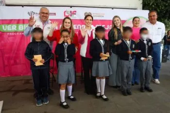 Beneficia SMDIF Puebla a 200 niñas y niños con entrega de anteojos graduados