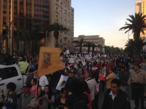Renuncia de Peña Nieto y aparición de normalistas exigen en DF