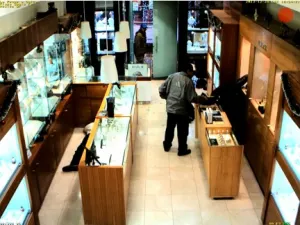 VIDEO: Difunden video de asalto a joyería de Santa Fe, lo consumaron en 30 segundos