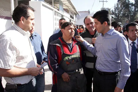 Ayuntamiento entrega calles pavimentadas y rehabilitación de mercados