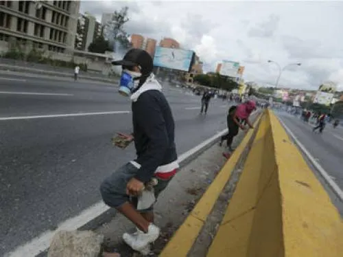 Maduro quiere un congreso a su servicio, dice la oposición