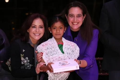 Impulsa Dinorah López de Gali el desarrollo de una carrera científica entre la niñez poblana