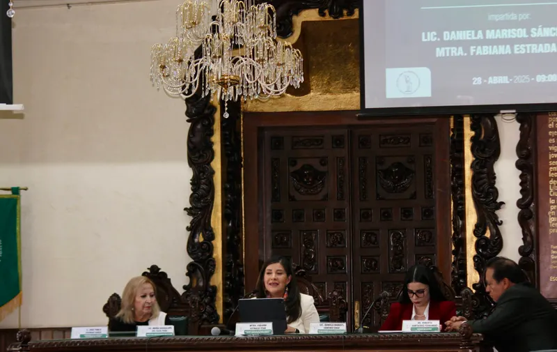 La Escuela Libre de Derecho de Puebla promueve el diálogo académico sobre justicia y democracia