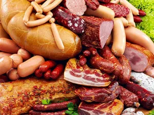 La carne procesada es cancerígena, alerta la OMS