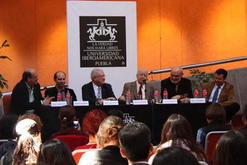 El escritor Jorge Edwards estuvo en la Ibero Puebla