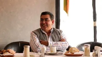 Sergio Salomón ya está de gira para que lo acepten en el mundo de la 4T
