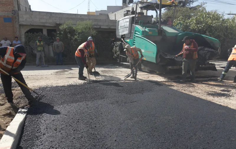 Avanza Ayuntamiento de Puebla trabajos de pavimentación en la calle 2 Sur