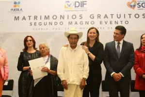 SEDIF y SGG entregan 590 actas de matrimonio gratuitas