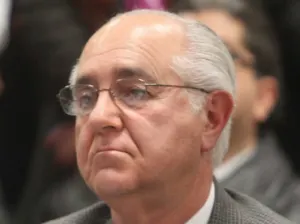 Giran orden de aprehensión contra César Coll