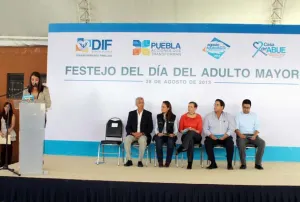 IPM entrega mil cartillas de derechos humanos a mujeres adultas mayores