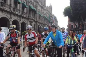 El alcalde Luis Banck participa en rodada ciclista