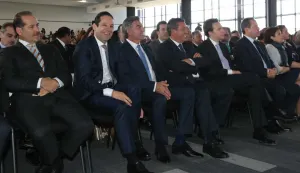 Vitorean “Rafa presidente” en sexto y último informe