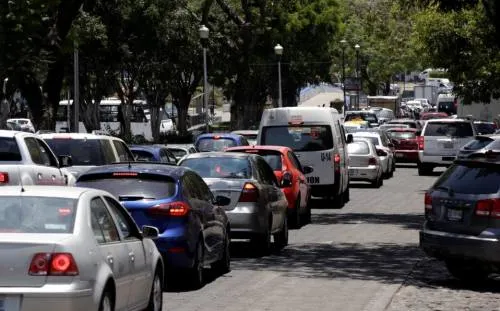 Buscan prohibir vueltas a la derecha y mejorar 15 intersecciones peligrosas en la capital poblana