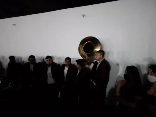 Detienen hasta a los músicos en fiesta con 150 personas
